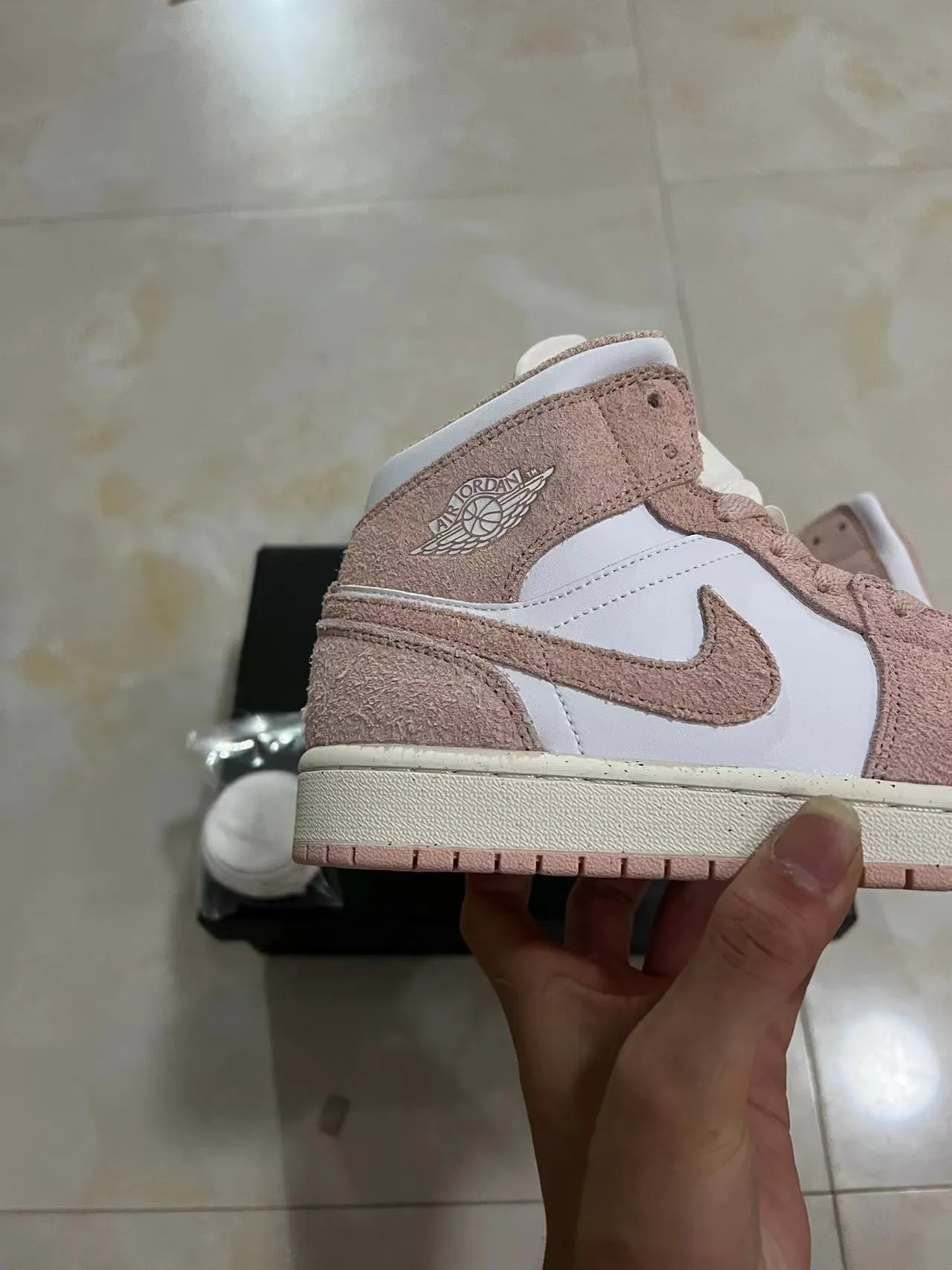 Air Jordan 1 High ডাস্টি পিঙ্ক এবং সাদা বাস্কেটবল জুতো 7