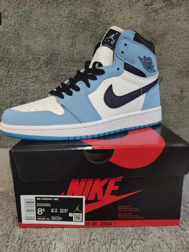 Air Jordan 1 High أزرق فاتح أبيض أسود أحذية كرة السلة 2