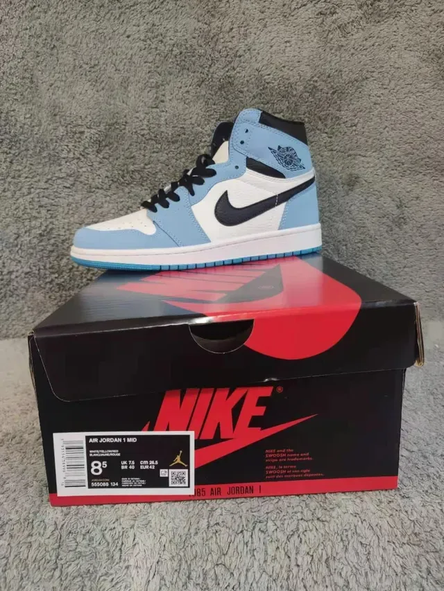 Air Jordan 1 High أزرق فاتح أبيض أسود أحذية كرة السلة 3