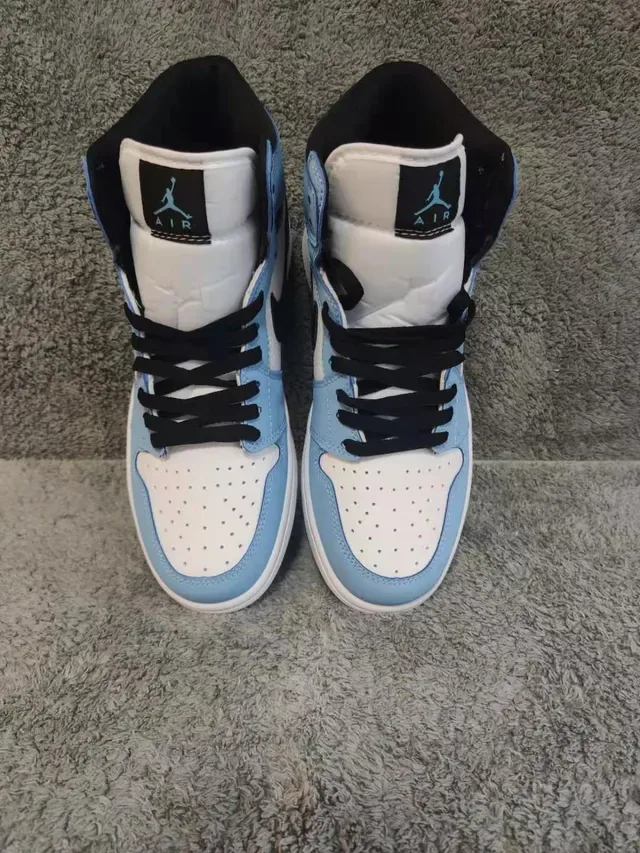 Air Jordan 1 High أزرق فاتح أبيض أسود أحذية كرة السلة 6
