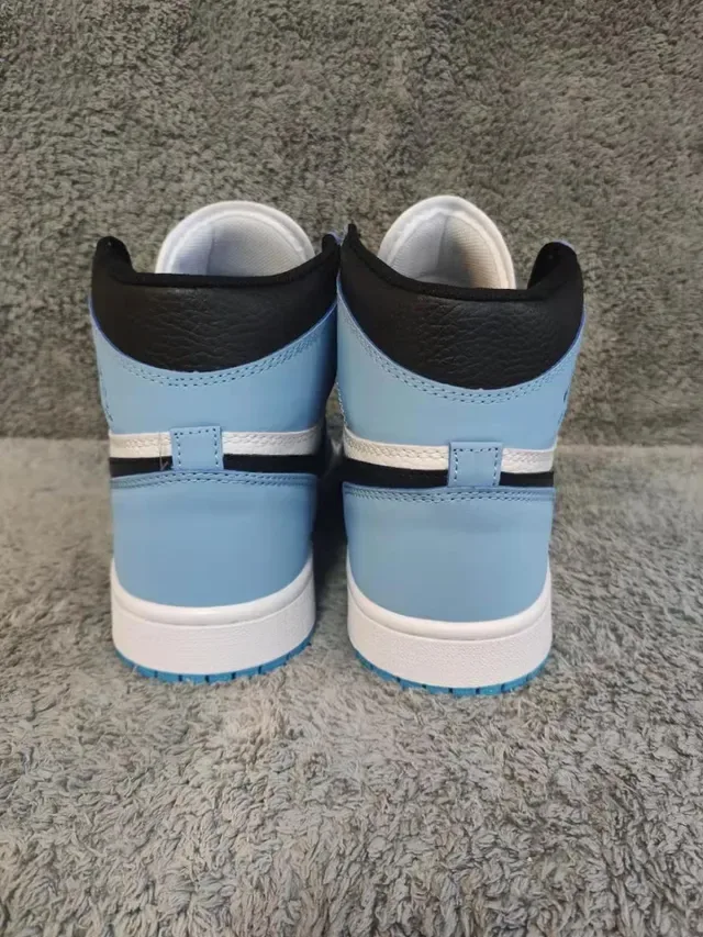 Air Jordan 1 High أزرق فاتح أبيض أسود أحذية كرة السلة 7