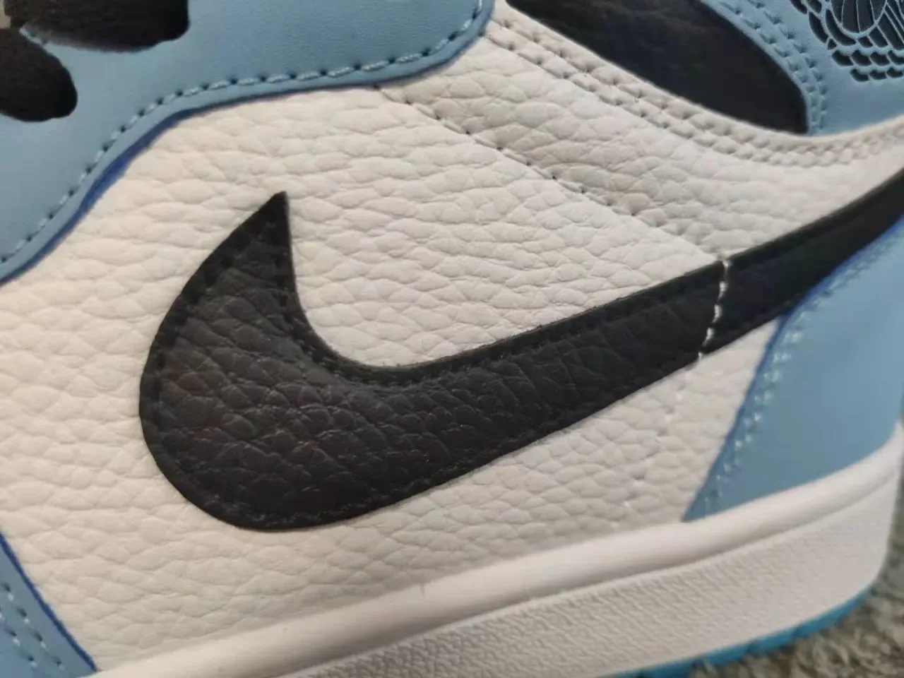 Air Jordan 1 High أزرق فاتح أبيض أسود أحذية كرة السلة 8