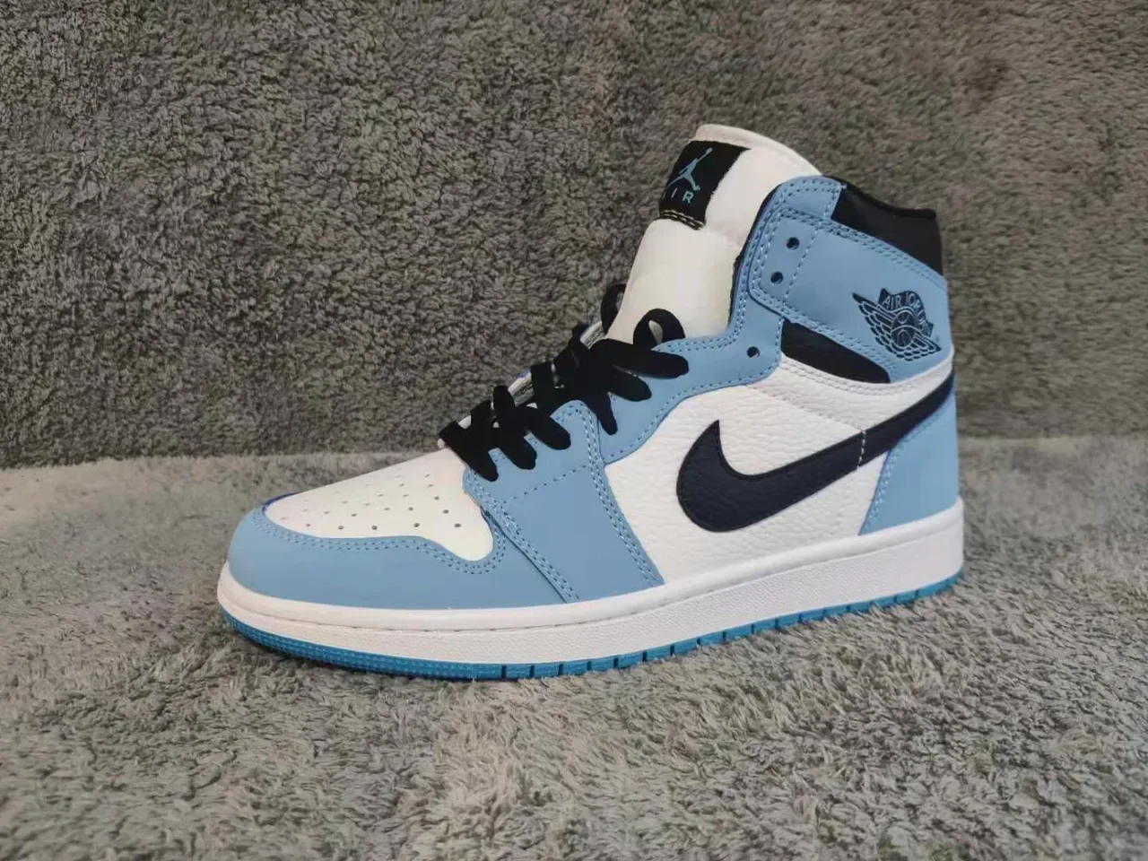 Air Jordan 1 High أزرق فاتح أبيض أسود أحذية كرة السلة 9