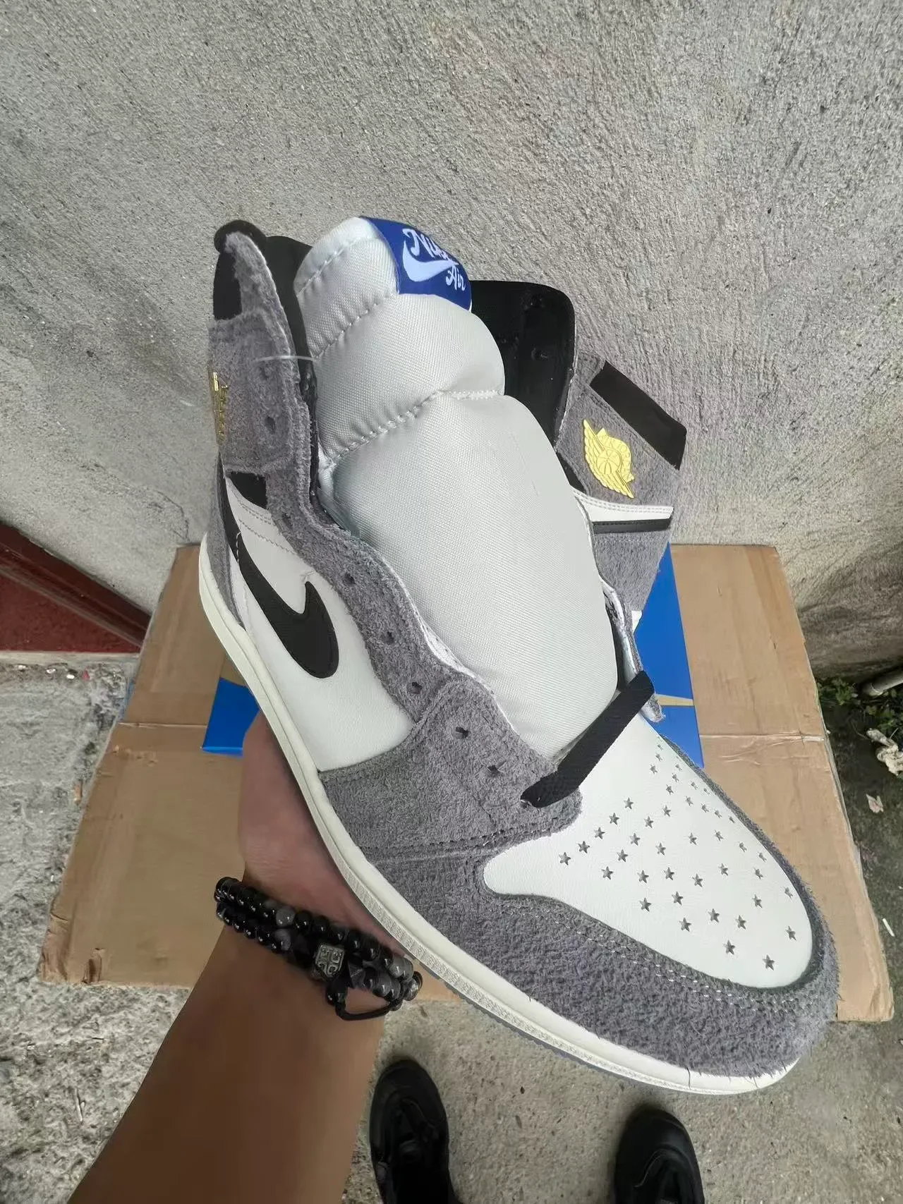 Air Jordan 1 हाई टॉप ग्रे सफेद काला सोने का बास्केटबॉल जूते 2