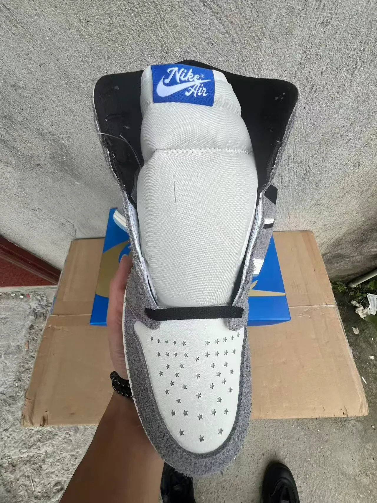 Air Jordan 1 हाई टॉप ग्रे सफेद काला सोने का बास्केटबॉल जूते 3