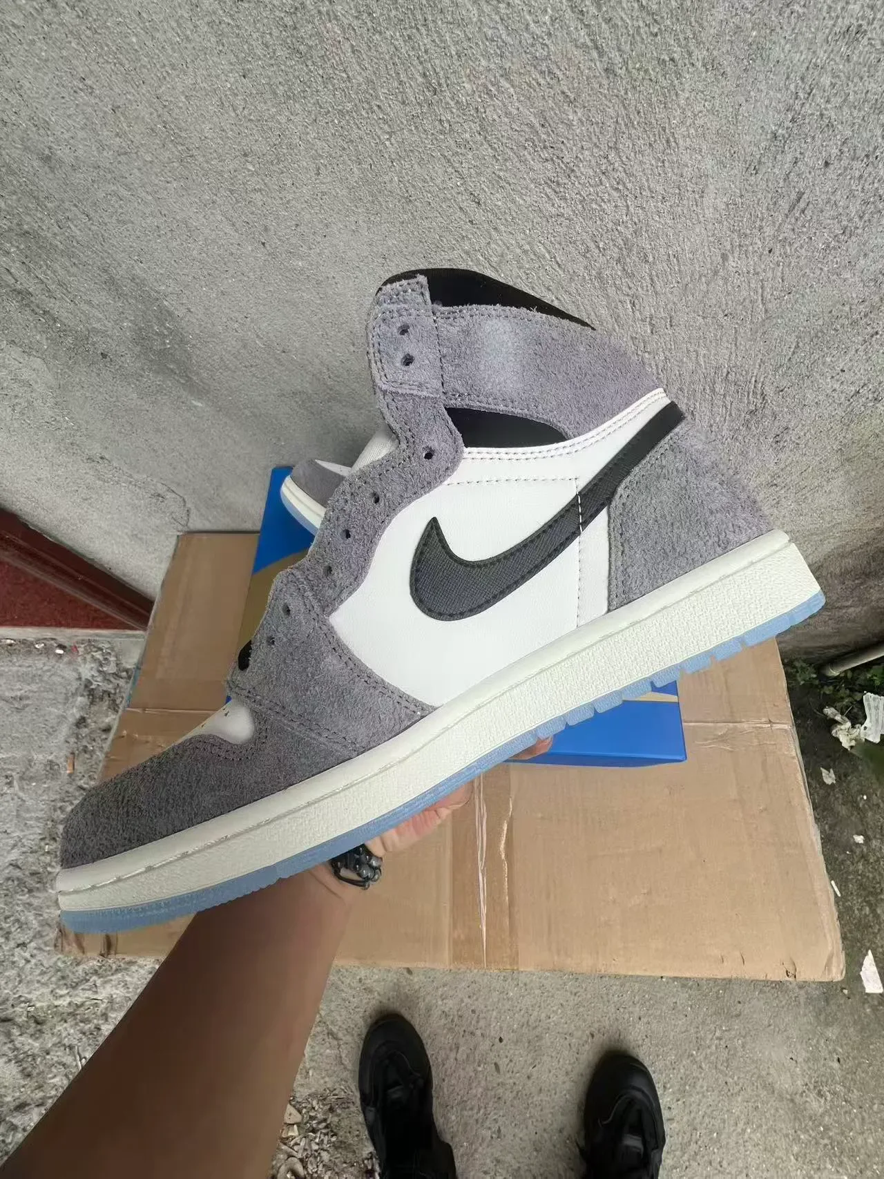 Air Jordan 1 हाई टॉप ग्रे सफेद काला सोने का बास्केटबॉल जूते 5
