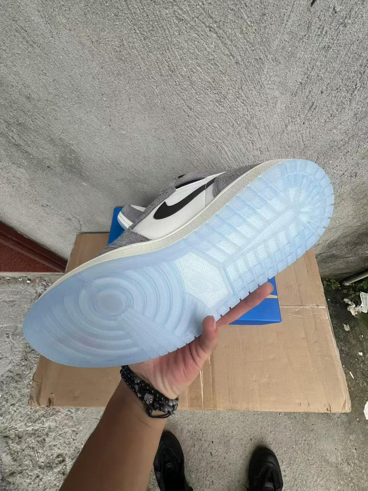 Air Jordan 1 हाई टॉप ग्रे सफेद काला सोने का बास्केटबॉल जूते 6