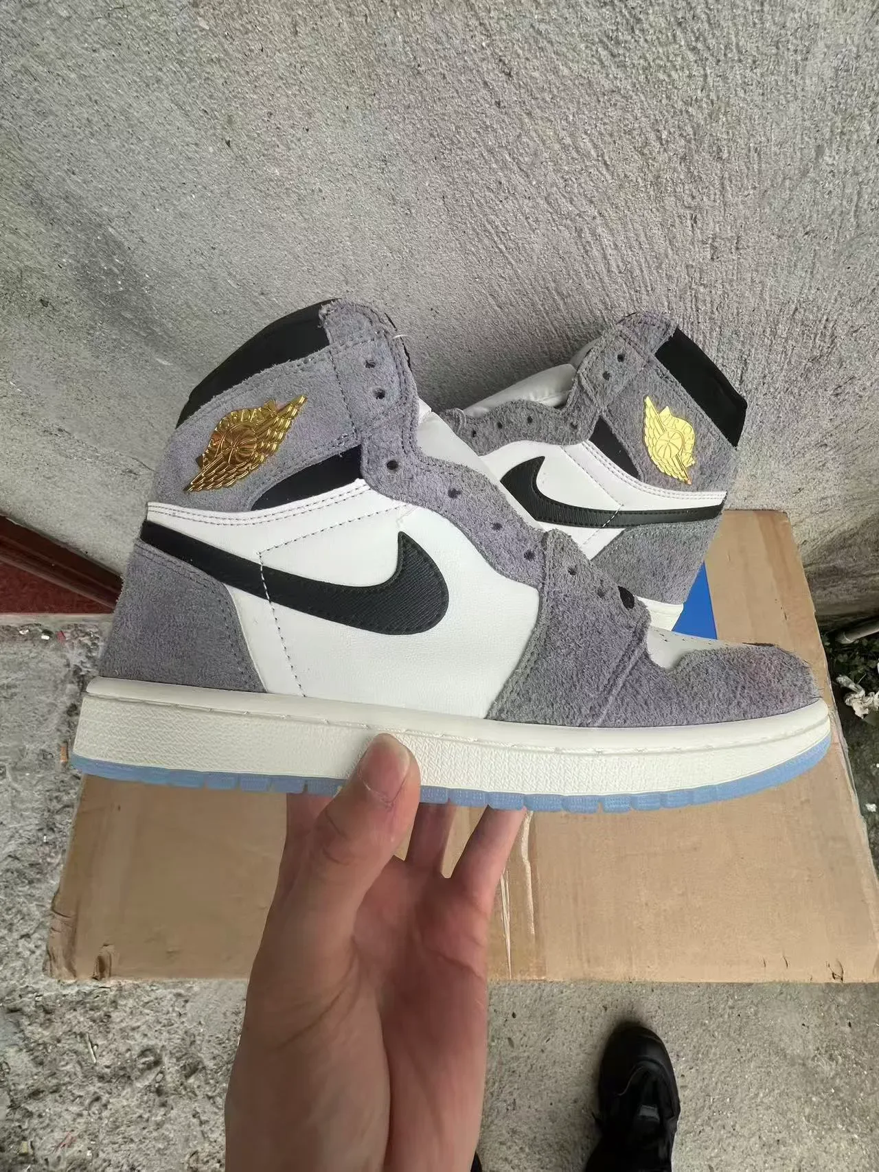 Air Jordan 1 हाई टॉप ग्रे सफेद काला सोने का बास्केटबॉल जूते 7