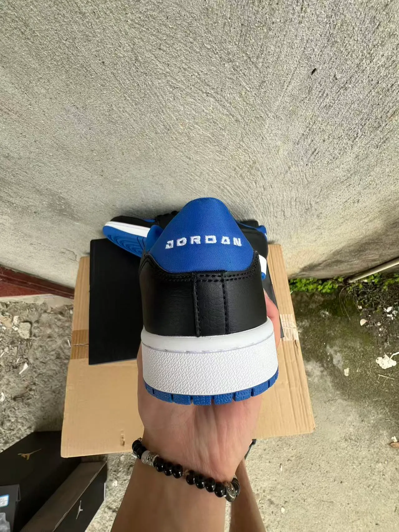 حذاء سنيكرز لايف ستايل Air Jordan 1 Low أسود وأزرق ملكي وأبيض 8