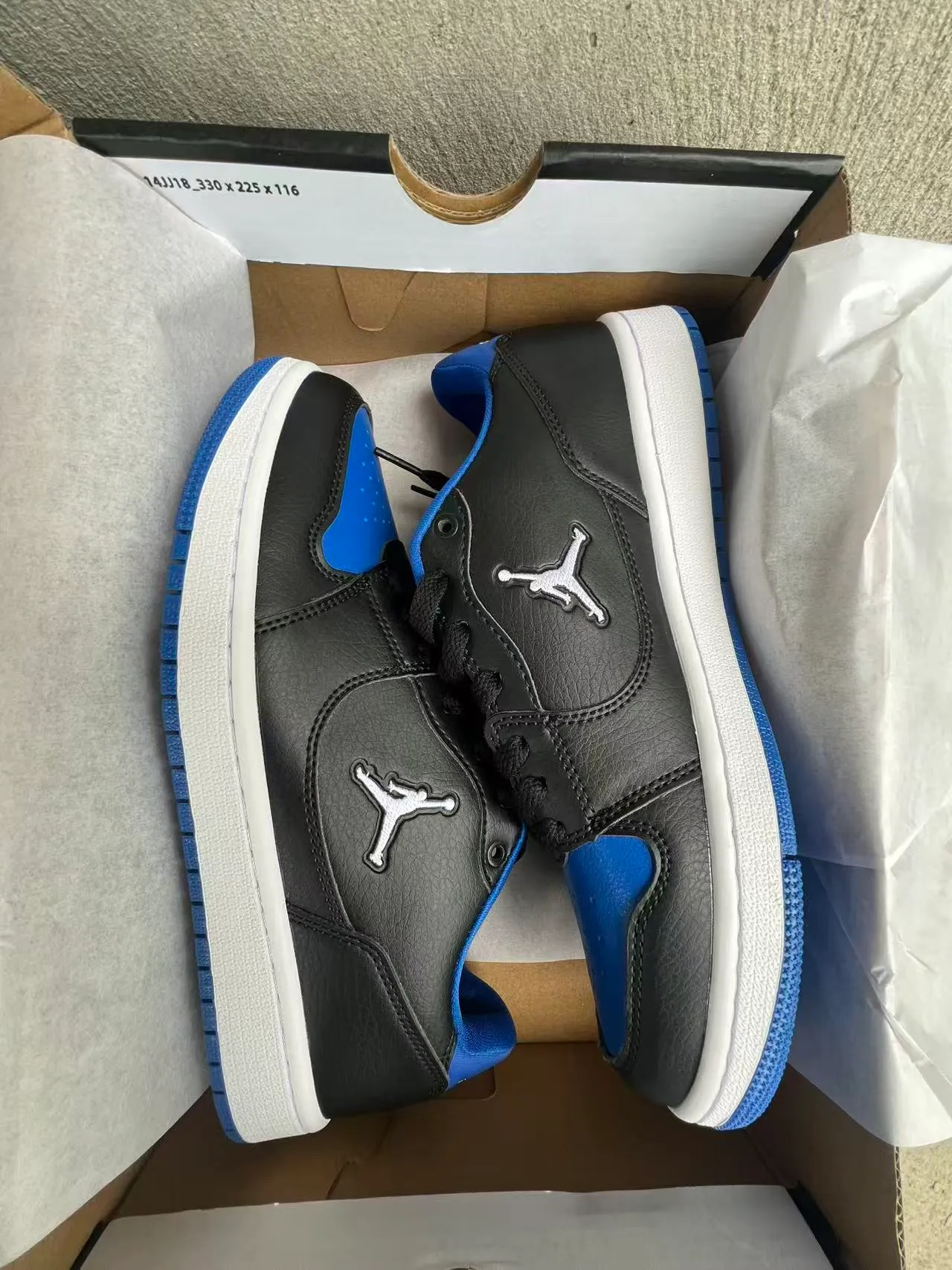 حذاء سنيكرز لايف ستايل Air Jordan 1 Low أسود وأزرق ملكي وأبيض 9