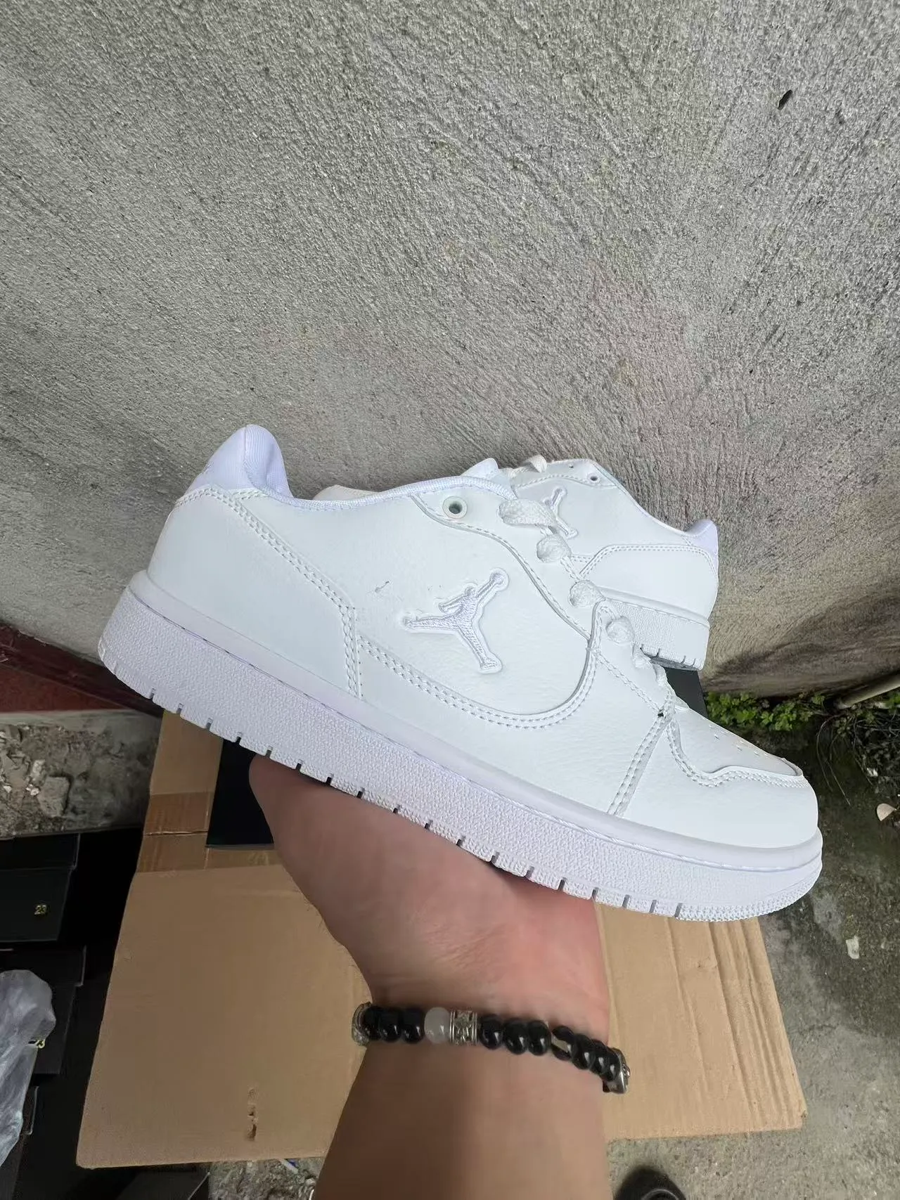حذاء سنيكرز لايف ستايل Air Jordan 1 Low أسود وأزرق ملكي وأبيض 11