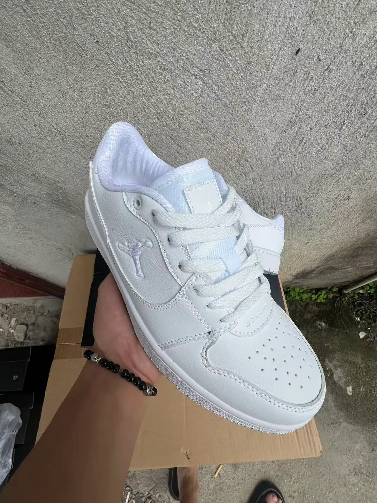حذاء سنيكرز لايف ستايل Air Jordan 1 Low أسود وأزرق ملكي وأبيض 12