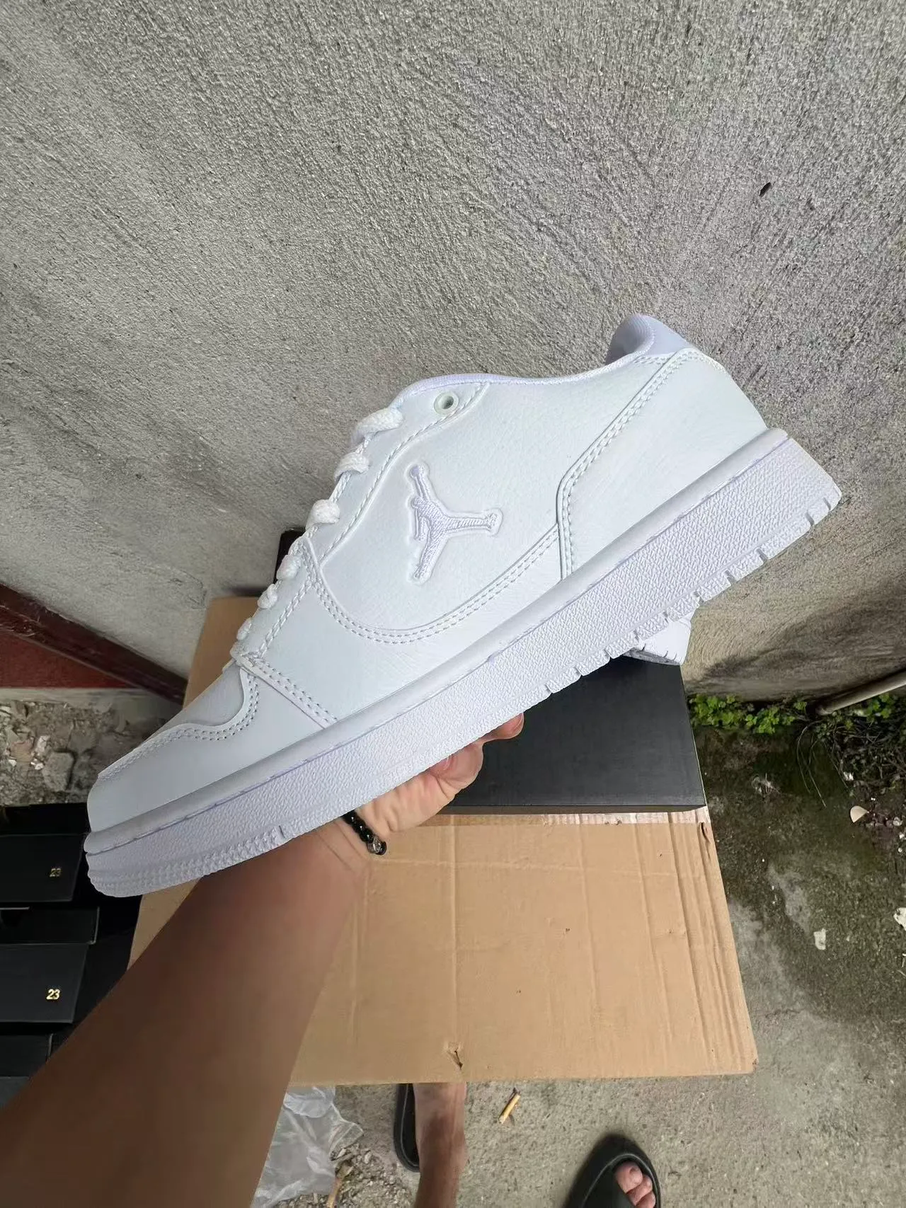 حذاء سنيكرز لايف ستايل Air Jordan 1 Low أسود وأزرق ملكي وأبيض 15