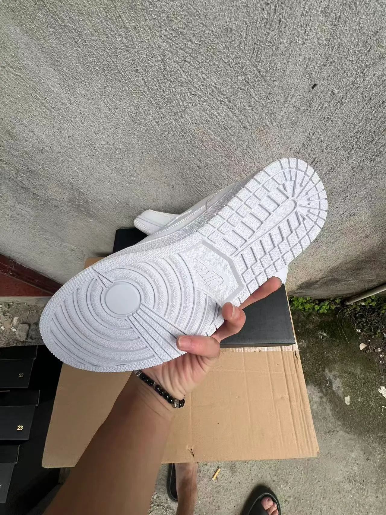 حذاء سنيكرز لايف ستايل Air Jordan 1 Low أسود وأزرق ملكي وأبيض 16