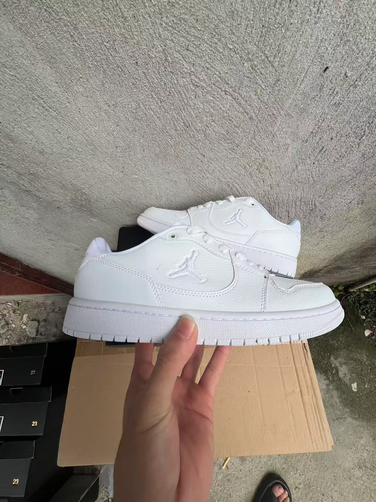 حذاء سنيكرز لايف ستايل Air Jordan 1 Low أسود وأزرق ملكي وأبيض 17