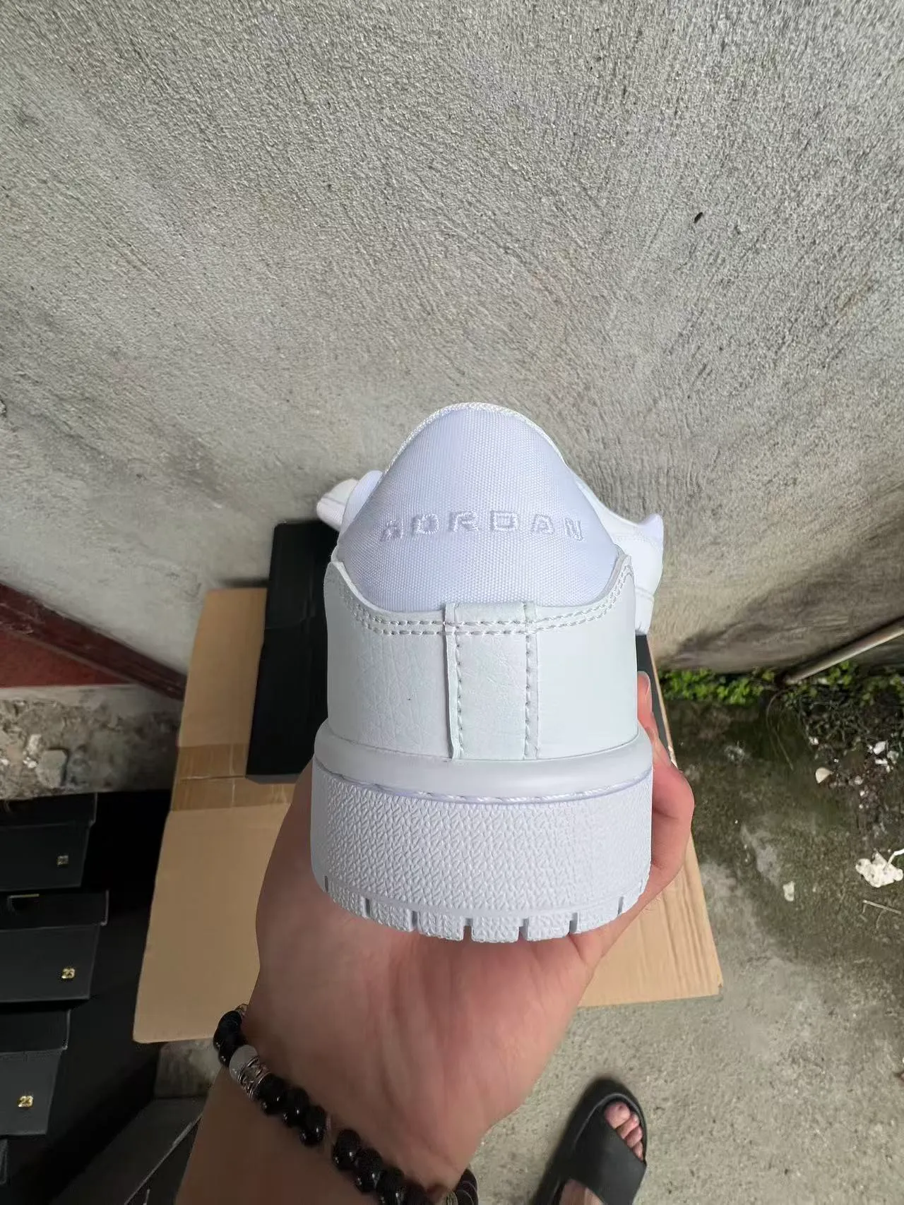 حذاء سنيكرز لايف ستايل Air Jordan 1 Low أسود وأزرق ملكي وأبيض 18
