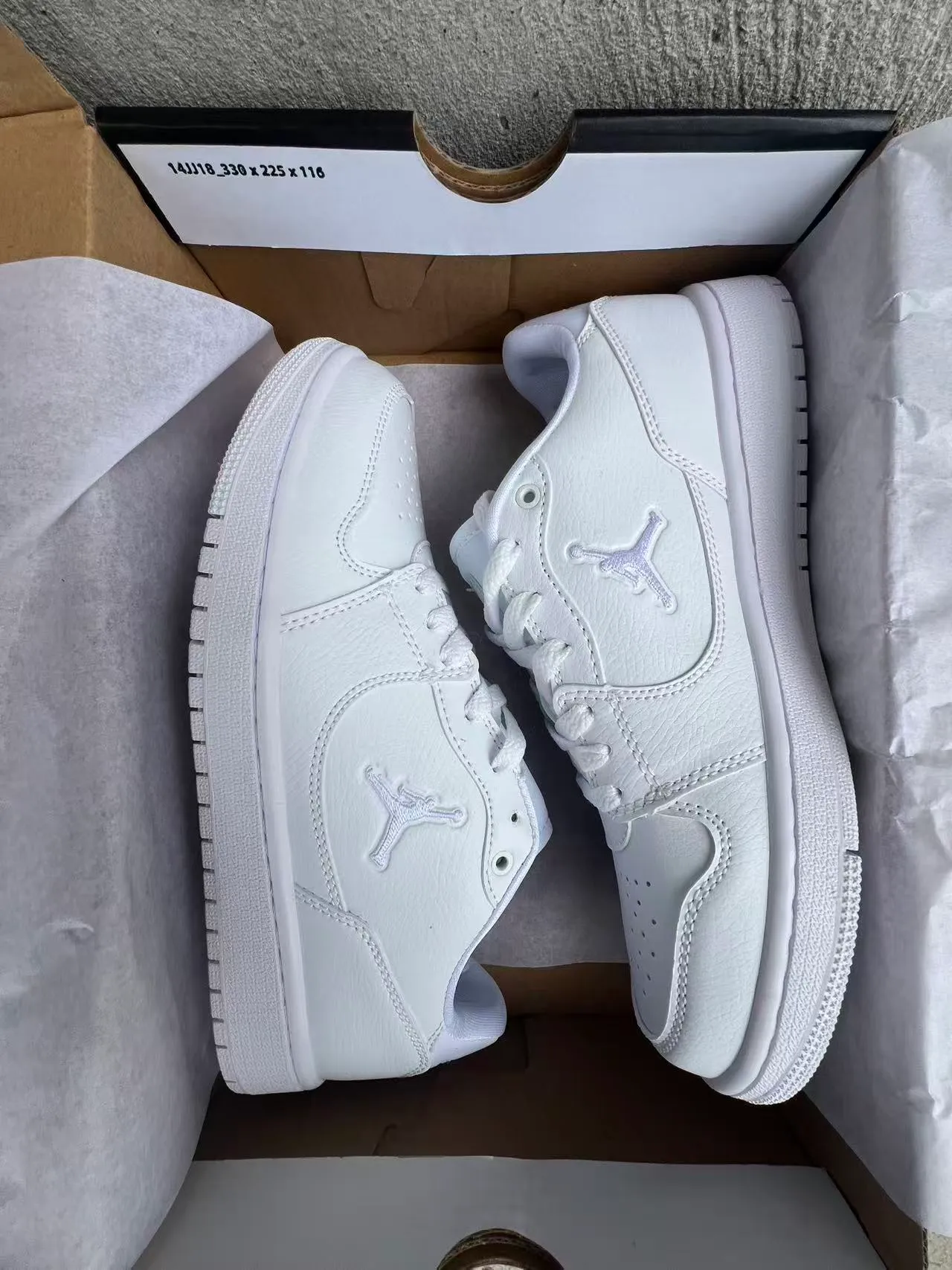 حذاء سنيكرز لايف ستايل Air Jordan 1 Low أسود وأزرق ملكي وأبيض 19