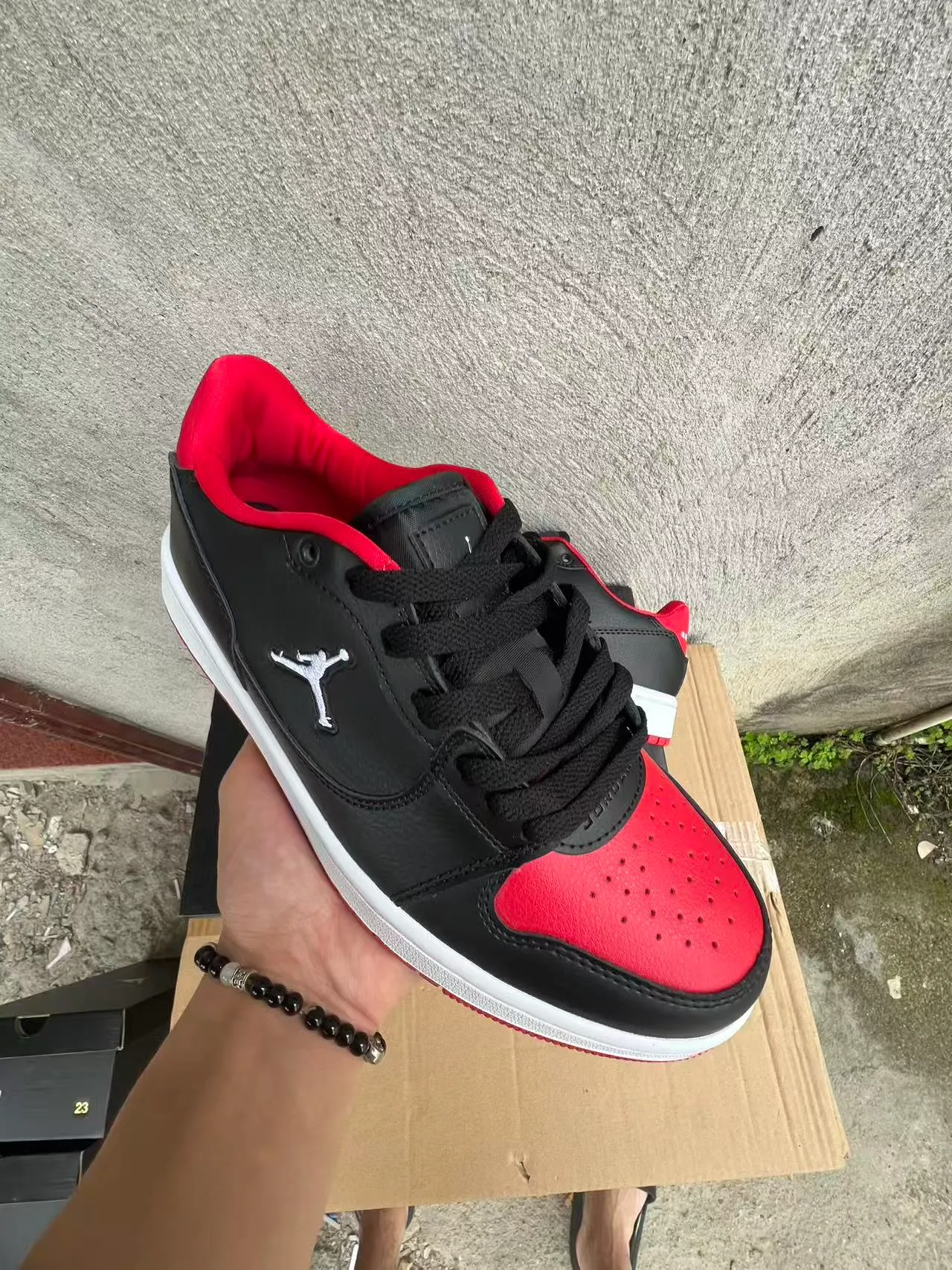 حذاء سنيكرز لايف ستايل Air Jordan 1 Low أسود وأزرق ملكي وأبيض 22