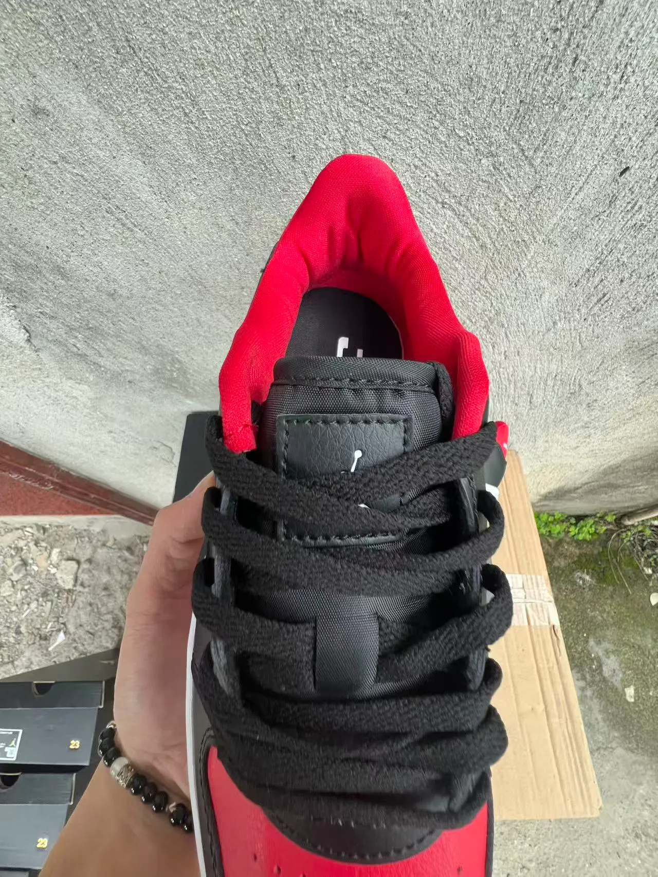 حذاء سنيكرز لايف ستايل Air Jordan 1 Low أسود وأزرق ملكي وأبيض 24