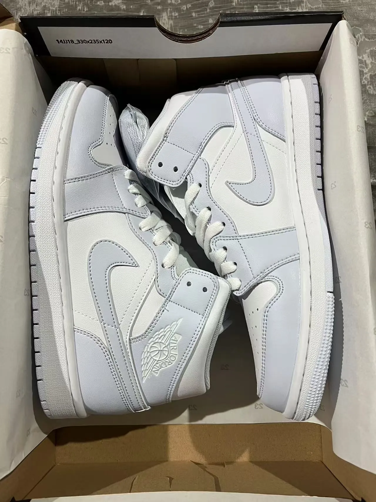 Zapatillas de baloncesto Air Jordan 1 Mid monocromáticas gris claro 9