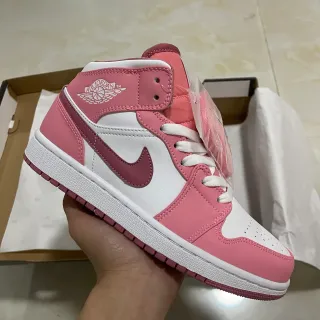 Air Jordan 1 Mid أحذية كرة السلة وردي وأبيض