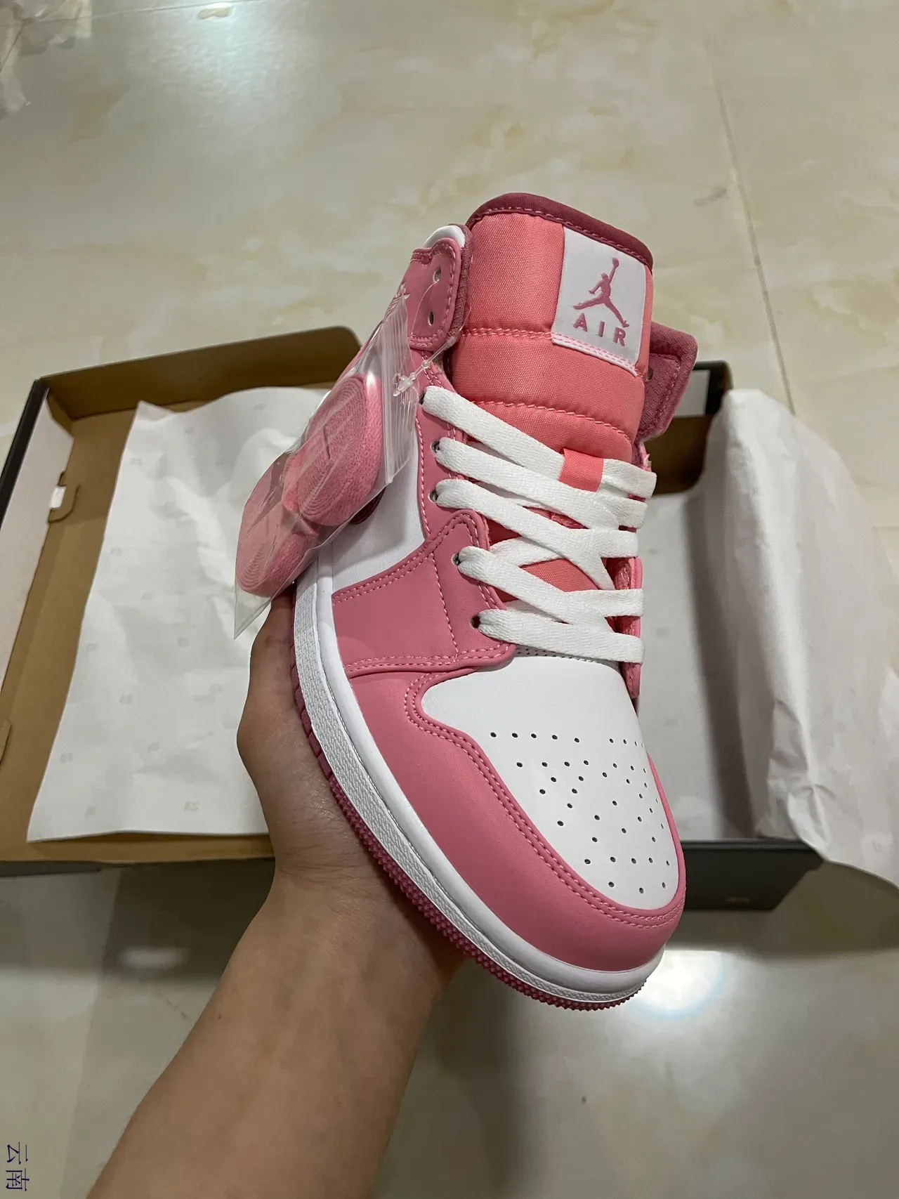Air Jordan 1 Mid Pink and White Basketball Shoes 2