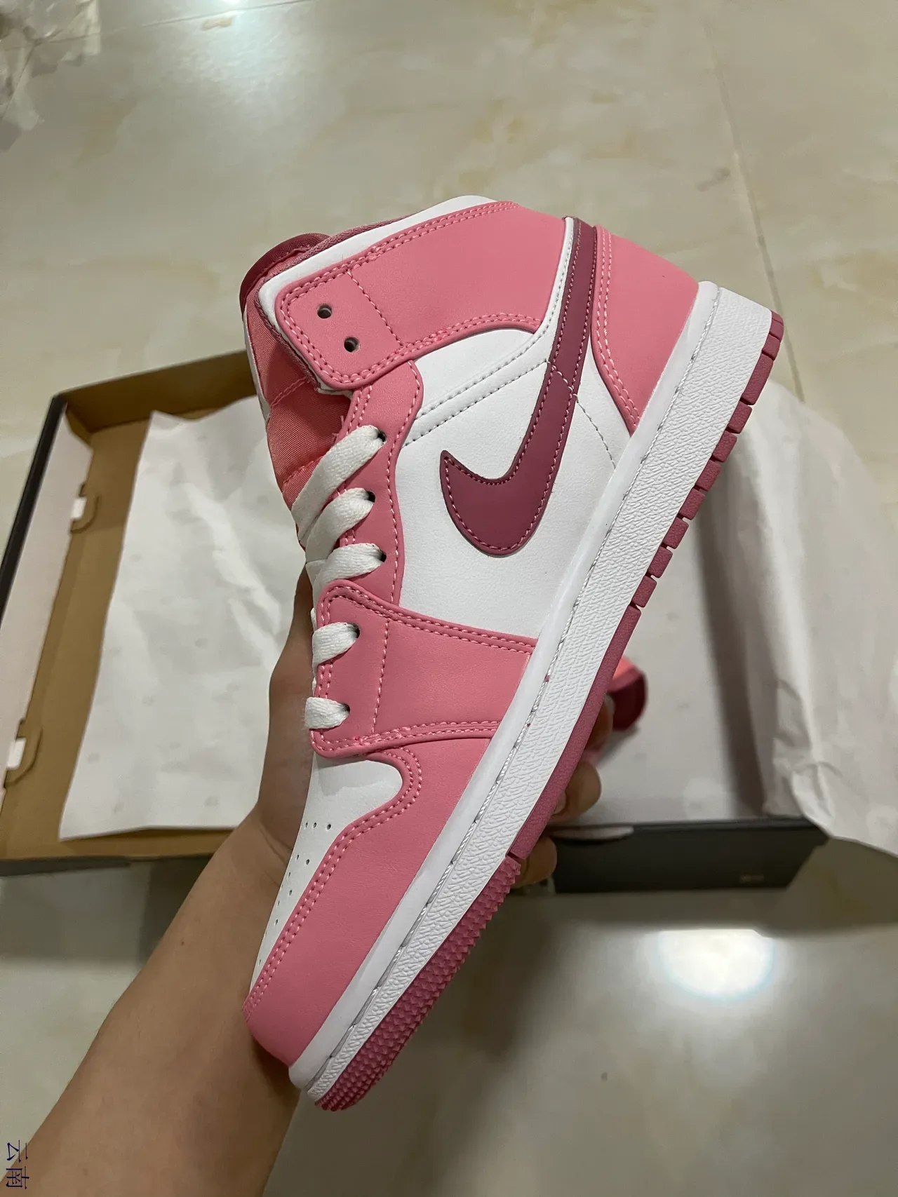 Air Jordan 1 Mid Pink and White Basketball Shoes 4