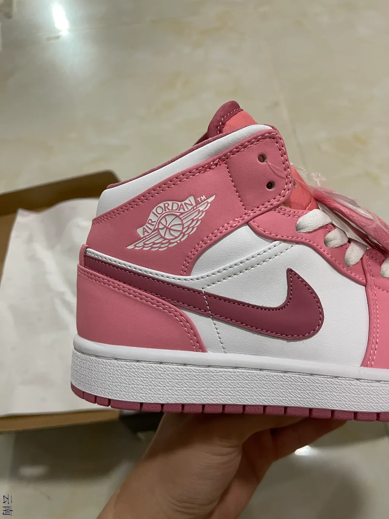 Air Jordan 1 Mid Pink and White Basketball Shoes 7