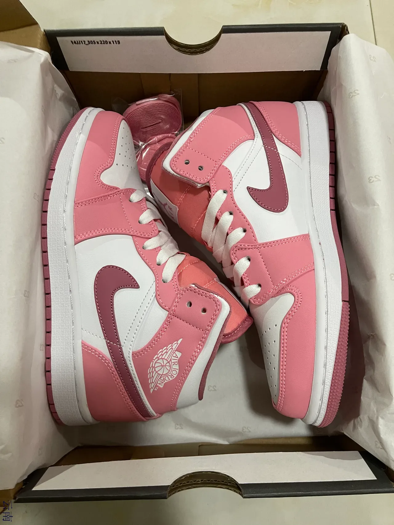Air Jordan 1 Mid Pink and White Basketball Shoes 8