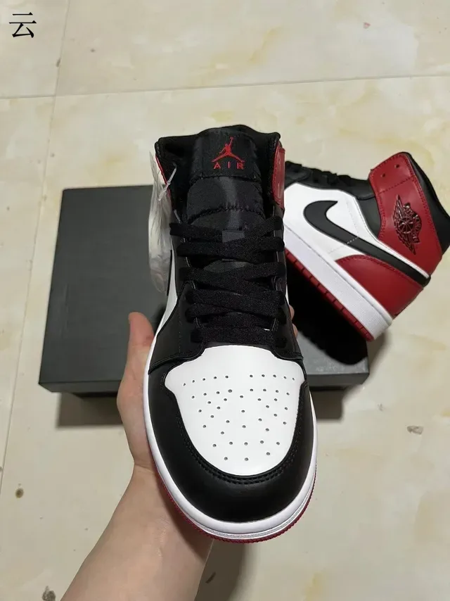 Air Jordan 1 Red Black High-Top Leather-Paneled Basketball Shoes 3