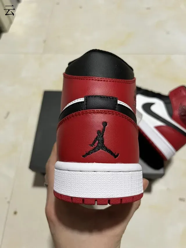 Air Jordan 1 Red Black High-Top Leather-Paneled Basketball Shoes 7