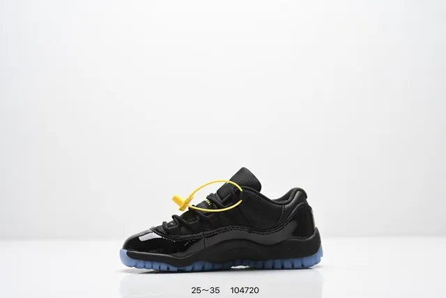 Tênis de basquete Air Jordan 11 em verniz preto com sola azul 2