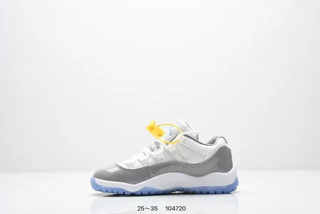 Tênis de basquete Air Jordan 11 em verniz preto com sola azul 5