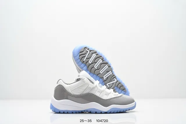 Tênis de basquete Air Jordan 11 em verniz preto com sola azul 15