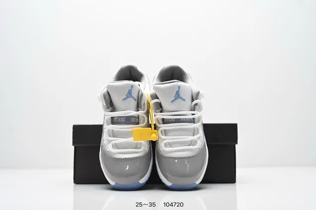Tênis de basquete Air Jordan 11 em verniz preto com sola azul 17