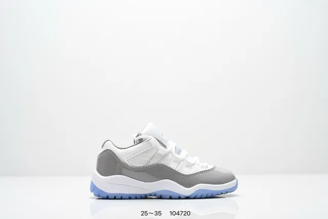 Tênis de basquete Air Jordan 11 em verniz preto com sola azul 22