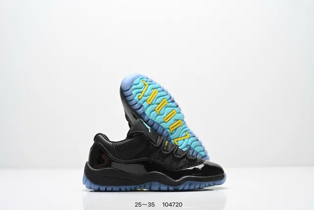 Tênis de basquete Air Jordan 11 em verniz preto com sola azul 23