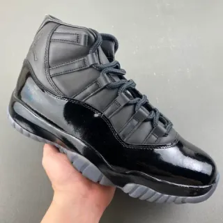 Tênis de basquete Air Jordan 11 em couro envernizado preto