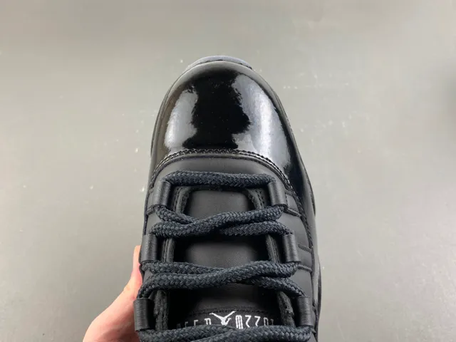 Tênis de basquete Air Jordan 11 em couro envernizado preto 5