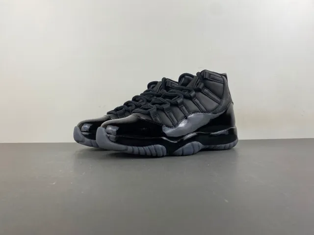 Tênis de basquete Air Jordan 11 em couro envernizado preto 11