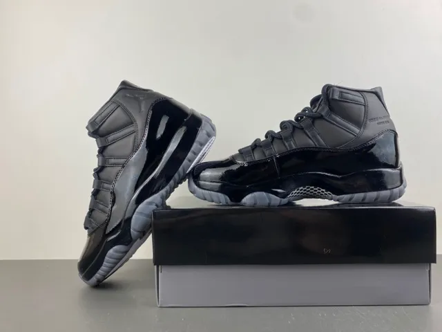 Tênis de basquete Air Jordan 11 em couro envernizado preto 15