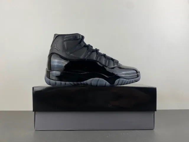 Tênis de basquete Air Jordan 11 em couro envernizado preto 16