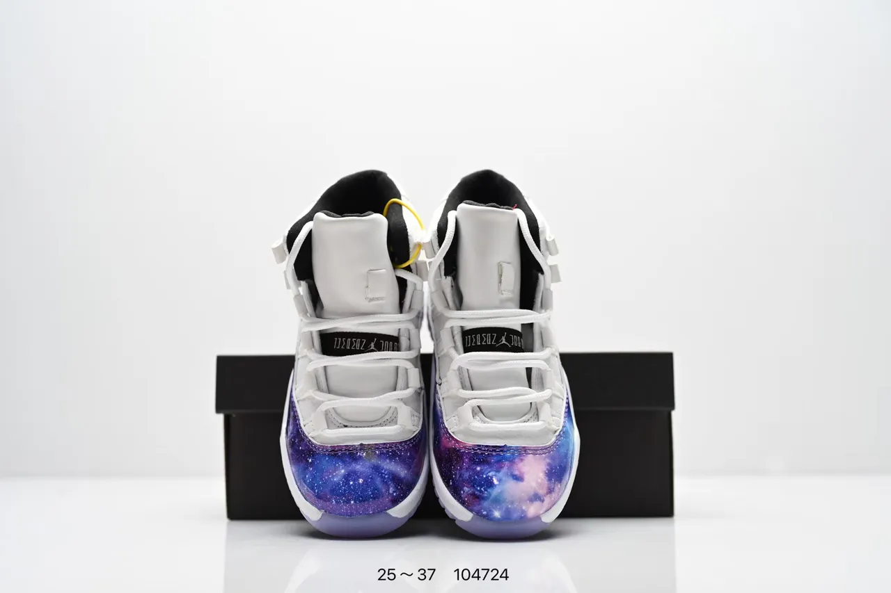 Tênis de basquete Air Jordan 11 com estampa de galáxia branco e roxo 5