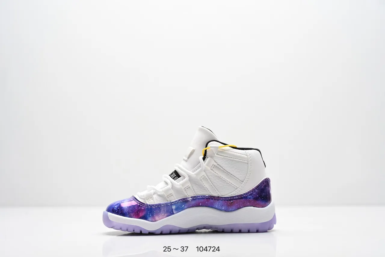 Tênis de basquete Air Jordan 11 com estampa de galáxia branco e roxo 6