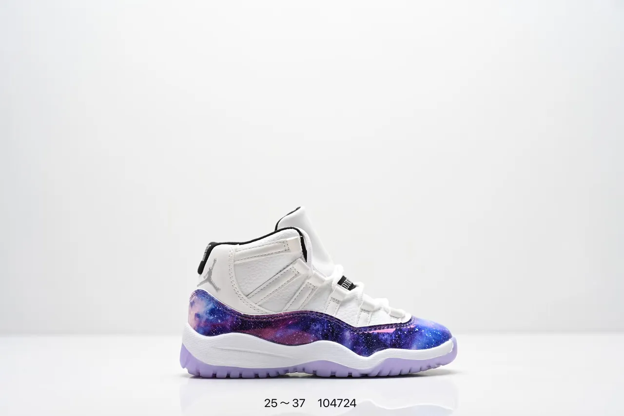 Tênis de basquete Air Jordan 11 com estampa de galáxia branco e roxo 8