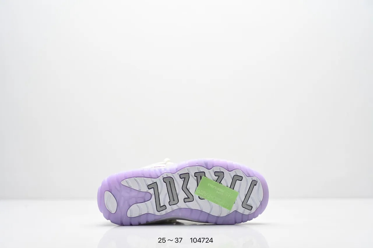 Tênis de basquete Air Jordan 11 com estampa de galáxia branco e roxo 9