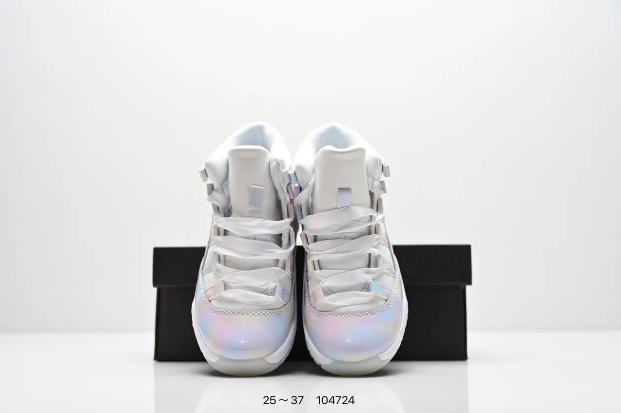 Tênis de basquete Air Jordan 11 com estampa de galáxia branco e roxo 13