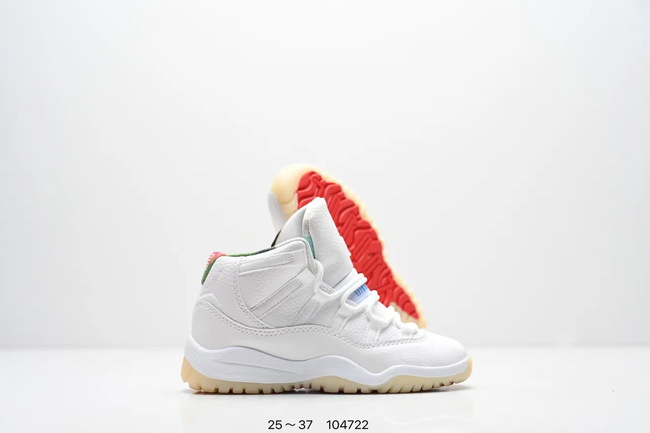 Tênis de basquete Air Jordan 11 com estampa de galáxia branco e roxo 23