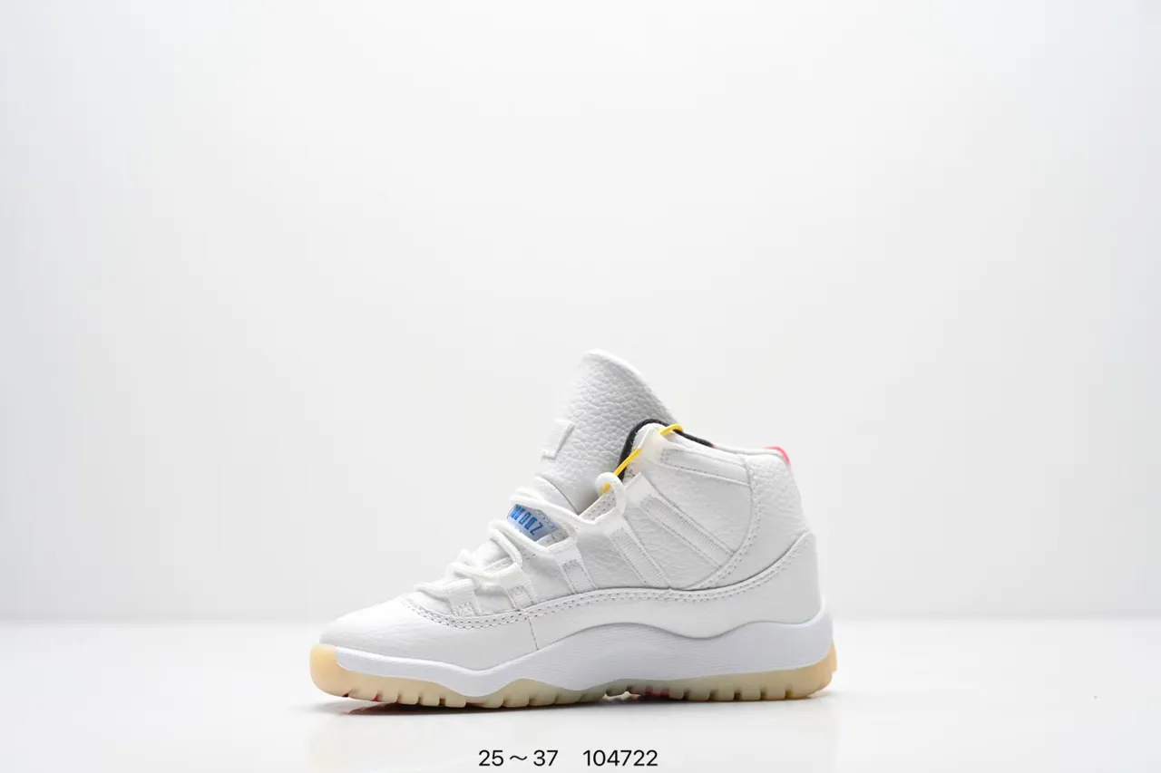 Tênis de basquete Air Jordan 11 com estampa de galáxia branco e roxo 24
