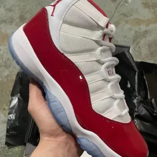 Air Jordan 11 Gym Red 漆皮篮球鞋